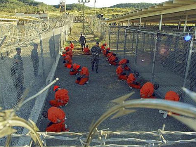 Fuerzan a comer a la mitad de los presos de Guantánamo en huelga de hambre