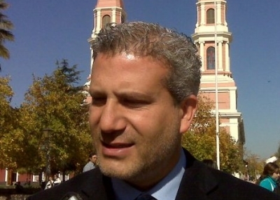 Parlamentarios de la oposición evalúan acusación constitucional en contra del ministro Longueira