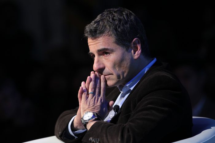 Velasco estudia bajarse de la primaria y llegar a primera vuelta “tras funestas decisiones de ayer” en la Concertación