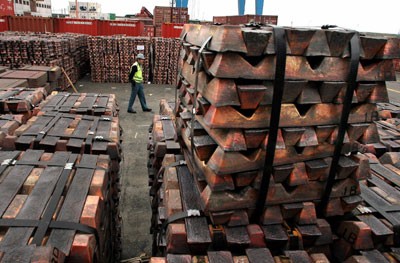 «Las grietas del modelo chileno»: el duro análisis que hace la BBC sobre la dependencia económica del cobre