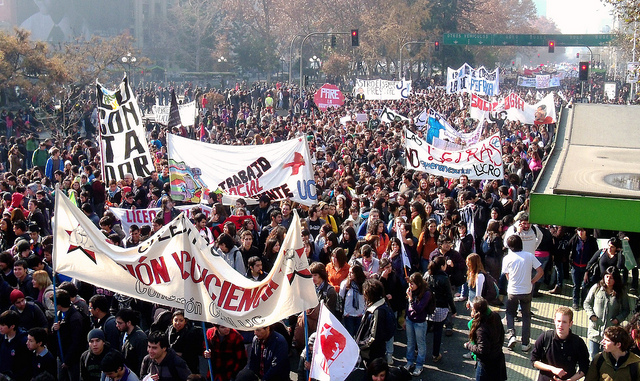 Rector de la Usach dice que «no aceptaremos que ningún estudiante que merezca una beca, la pierda» en antesala de nueva marcha estudiantil
