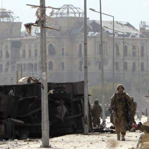 Al menos seis muertos por un ataque suicida contra convoy de la OTAN en Afganistán