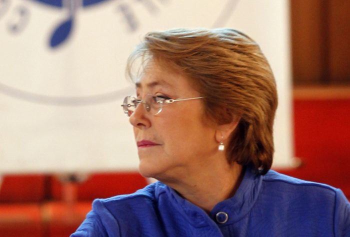 Bachelet toma distancia por fracaso de primarias y dice que “una nueva mayoría no se agota en los partidos políticos”