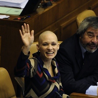 Diputada Goic (DC) regresa al Congreso tras cumplir tratamiento contra un cáncer linfático