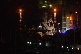Barco derriba torre de control del puerto de Génova y deja siete muertos