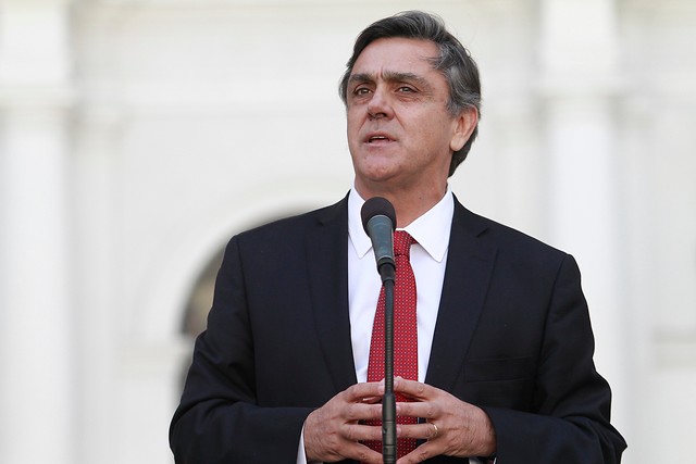 Longueira: «Nada justifica que imitemos caminos de países latinoamericanos de asambleas constituyentes»