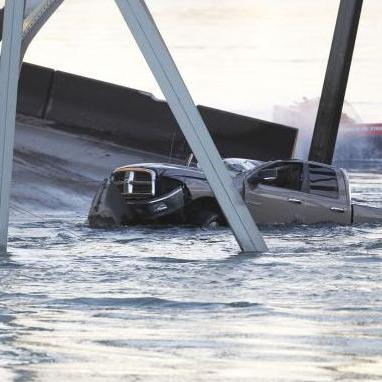 Puente se derrumba en EE.UU. mientras soportaba un tránsito fluido