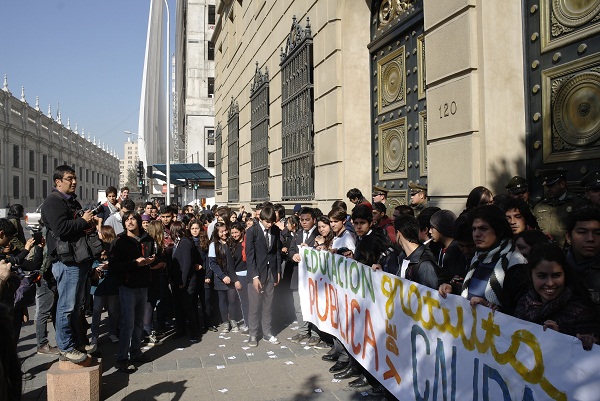 Estudiantes que se tomaron el Ministerio de Hacienda rechazan cambios en quintilización de alumnos que perdieron sus becas
