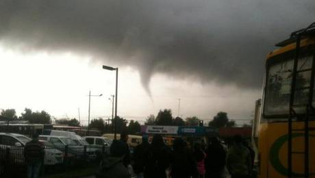 Video: Tornado causa voladuras de techos en la Región del Bío Bío