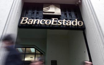 Director de Conadecus y caso BancoEstado: «la Superintendencia permitía por medio de sus dictámenes que no pasaban por Contraloría subir las comisiones»