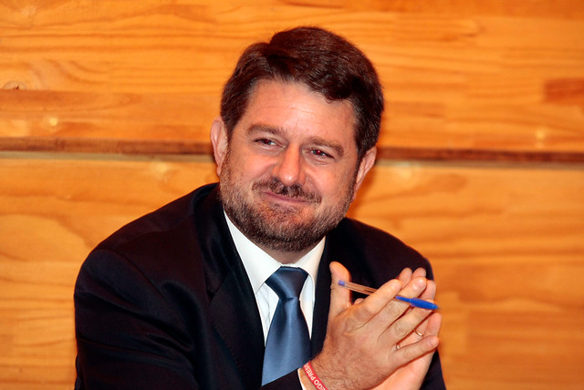 Orrego (DC) propone poner fin al sistema de isapres