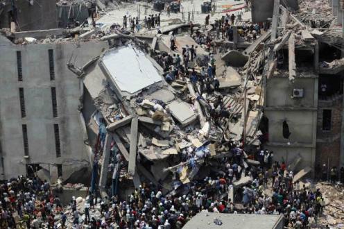 Suben a 501 los muertos por derrumbe en Bangladesh y cierran otra fábrica