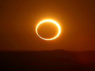 Australia presencia el primer eclipse anular de 2013