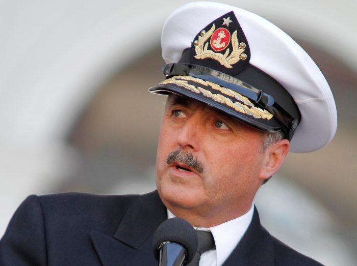 Vicealmirante Enrique Larrañaga Martin asumirá como nuevo comandante en jefe de la Armada