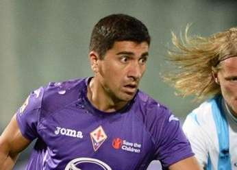 David Pizarro vio acción en magro empate de Fiorentina 2-2 ante Parma de Jaime Valdés