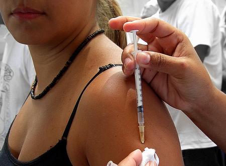 Descubren que una dosis de vacuna contra fiebre amarilla protege de por vida