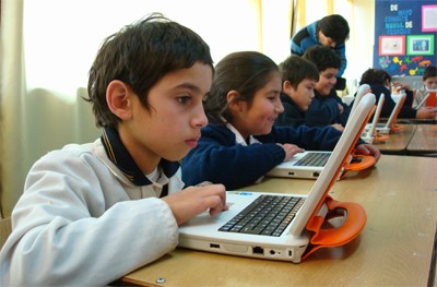 Estudiantes de Valparaíso y Coquimbo usarán herramientas tecnológicas cotidianas para aprender e innovar
