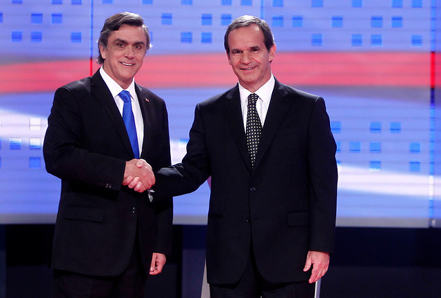 Longueira y Allamand se muestran parejos y no marcan grandes diferencias en primera parte del debate