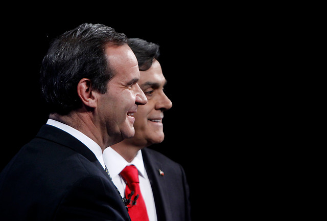Candidatos se muestran más sueltos en debate de la Alianza y Longueira critica a HidroAysén