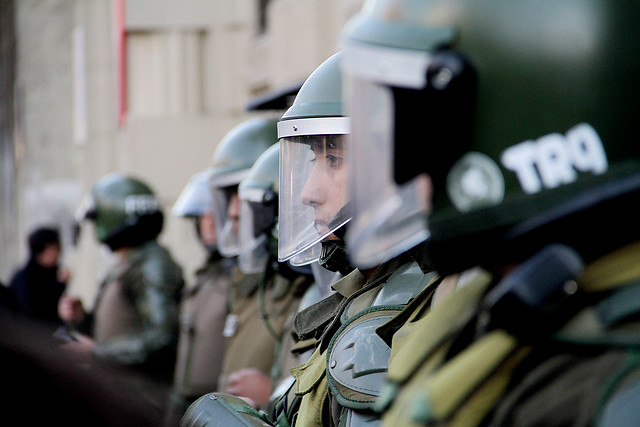 A las 3:00 empezaría Carabineros a desalojar colegios en toma destinados a sedes de votación