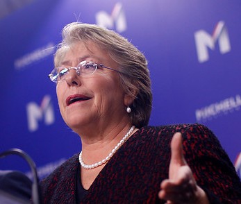 Bachelet sale a explicar detalles técnicos de su propuesta de reforma tributaria ante presión de la derecha y Velasco