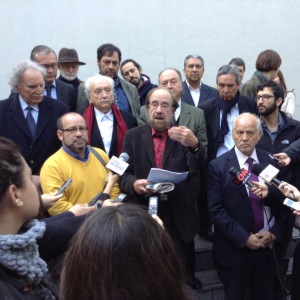 Desde Mario Horton a Iván  Fuentes: Más de 160 personalidades demandan un plebiscito para una nueva Constitución