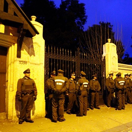 Asociación Chilena de Municipalidades: «Lo que ocurrió durante la madrugada recuerda los peores momentos de la dictadura»