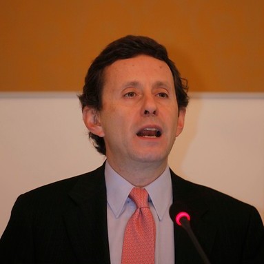 José De Gregorio: «Yo creo que hay que subir impuestos»