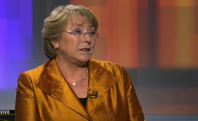 Bachelet revela su reforma tributaria: impuestos a empresas suben a 25% y a las personas bajan a 35%