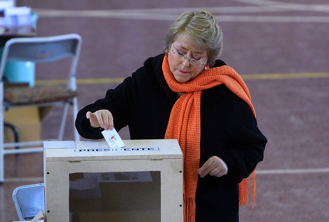 Bachelet: «Cuando uno quiere hacer cambios en el país, la mejor manera de hacerlo es ejerciendo el derecho a voto»