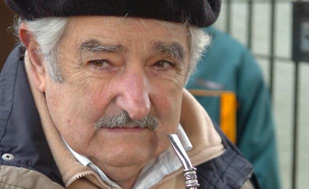 Mujica suspende visita a Italia para guardar reposo