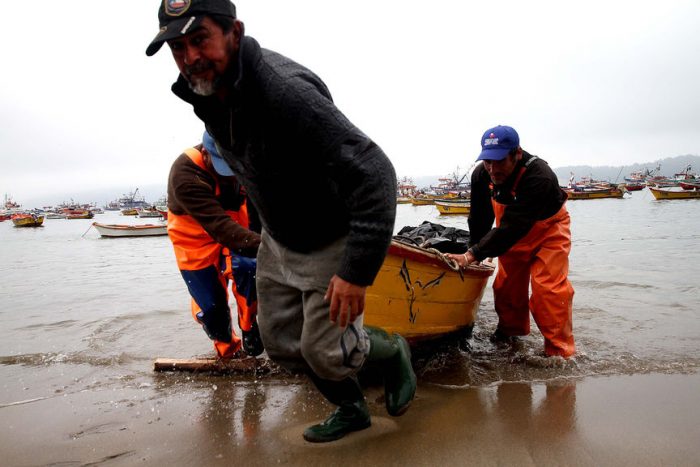 Pescadores artesanales denuncian: «Subsecretario Galilea se mandó a cambiar para hacer campaña política»