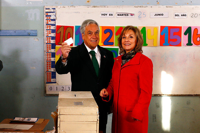 Piñera: «Hace frío, pero en los locales de votación siempre hay mucho calor humano»