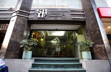 Cómo la Súper de Bancos obstaculizó por una década frenar las cláusulas abusivas