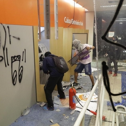 Protesta en Sao Paulo termina en saqueos e intento de invasión de alcaldía