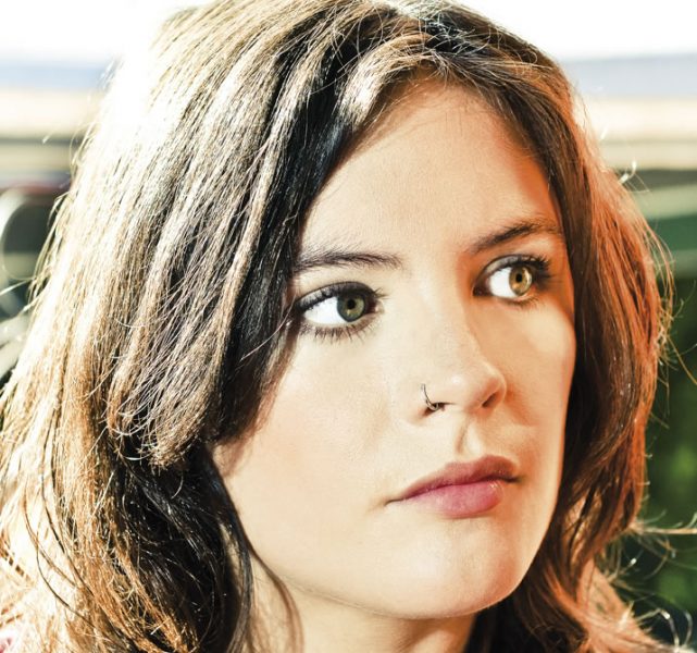 Camila style: candidata a diputada por La Florida exhibe su embarazo en diario dirigido a segmentos medios y bajos