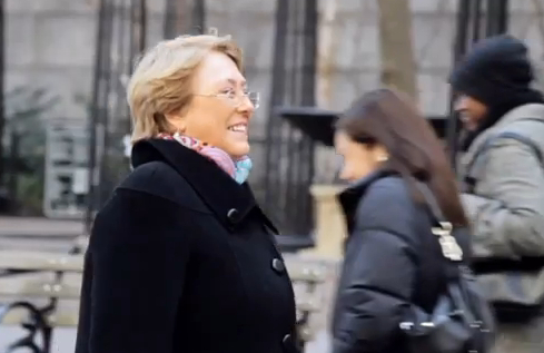 Cinematográfico y buena onda: el nuevo video de campaña de Michelle Bachelet