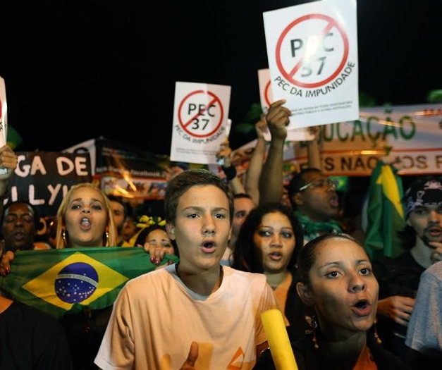 Dilma reacciona a la crisis social y propone plebiscito que autorice proceso constituyente