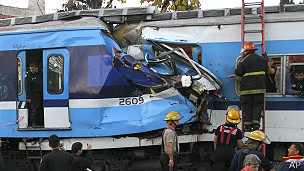 Argentina: tres muertos y decenas de heridos por choque de trenes