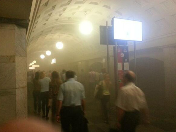 Más de 50 personas atendidas tras un incendio en el metro de Moscú