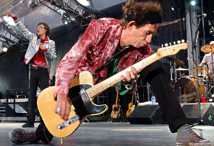 Guitarrista de los Rolling Stones niega que estén viejos para tocar en Glastonbury