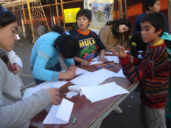 Niños trabajadores escriben cartas a candidatos presidenciales en el Día contra el trabajo infantil