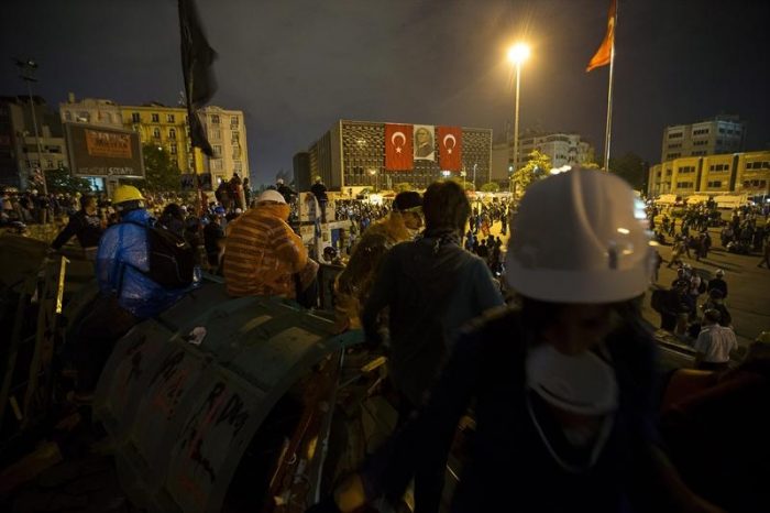 Dura respuesta a protestas aleja al gobierno turco de la Unión Europea
