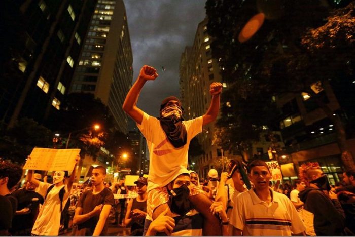 Tensión en Brasil: protestas siguen replicándose y en al menos seis ciudades autoridades bajan tarifas de transporte público