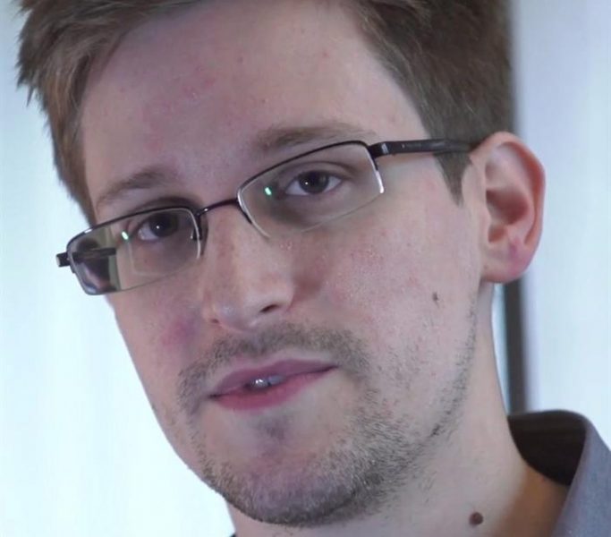 EE.UU. pide a Rusia que explore opciones para entregar a Snowden