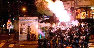 Manifestantes y policías vuelven a enfrentarse en calles de Sao Paulo