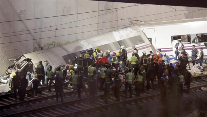 España de luto: 60 muertos y 110 heridos son las cifras negras que dejó tren descarrillado en Santiago de Compostela