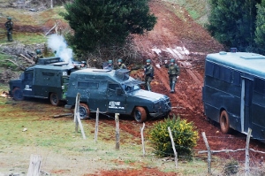 Dos carabineros heridos por perdigones al interior de comunidad mapuche en Cañete