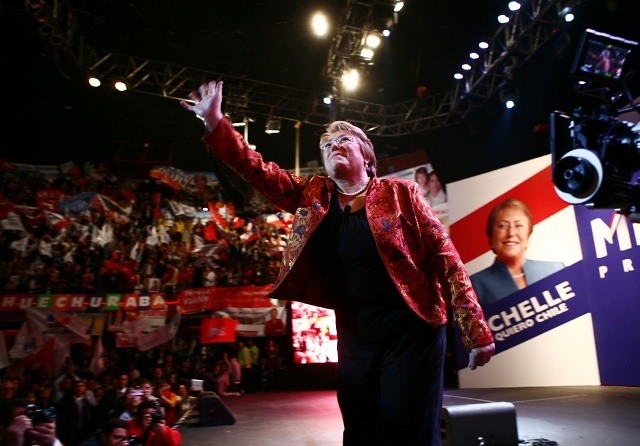 Bachelet llamó a Longueira para felicitarlo por su triunfo en primarias de la Alianza
