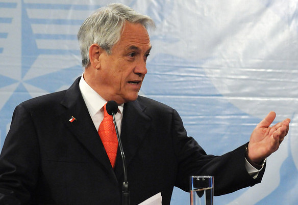 Piñera intenta retomar agenda política con binominal y AVP